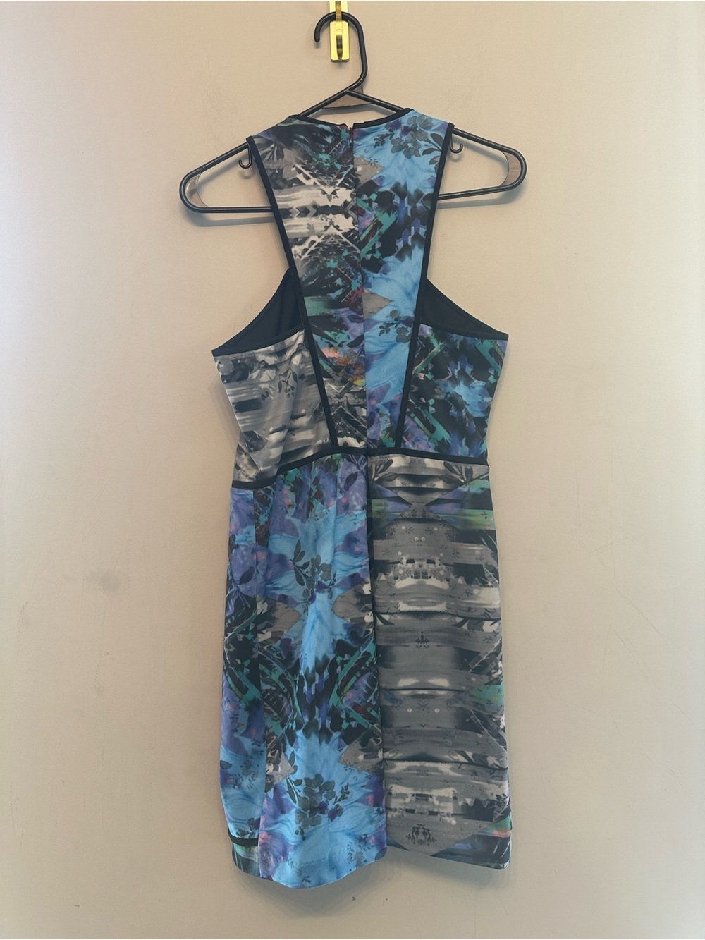 NWT Parker Gray Abstract Print Asymmetric Sheath Dress with Black Trim Small - Picture 6 of 7
